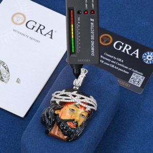 Colgante Esmaltado de Jesucristo con Corona de Espinas - Colgante de Plata de Ley 925 con Moissanita, Colgante de Moissanita con Corona de Espinas - Product Image 4