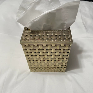 กล่องใส่กระดาษทิชชูโลหะตกแต่งทันสมัย ลวดลายโดดเด่นสำหรับตกแต่งบ้านสมัยใหม่และพื้นที่เชิงพาณิชย์ - Product Image 1