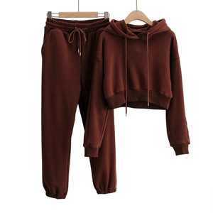 Ensemble de survêtement personnalisé avec logo pour femmes, ensemble de jogging, haut court, ensemble d'entraînement, pantalon en molleton, ensemble 2 pièces - Product Image 3