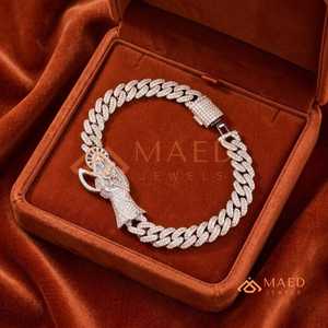 สร้อยข้อมือคิวบาลิงค์ประดับมอสซาไนต์สีโรสโกลด์ พร้อมจี้รูปเครื่องรางทางศาสนา ดีไซน์หรูหรา ประดับเพชรเต็มเส้น สำหรับผู้หญิงและผู้ชาย - Product Image 4