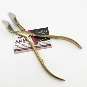 Pince à extensions capillaires Plasma Gold en acier inoxydable à surface plate avec coussinets en silicone pour la pose d'extensions de cheveux - Product Image 4