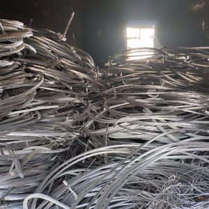 Déchets de fil d'aluminium en gros, haute pureté, pour la fusion, le recyclage et l'usage industriel, fournisseur de déchets de câbles en aluminium brillants et propres - Product Image 5