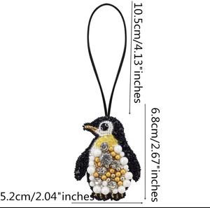 พวงกุญแจงานแฮนด์เมดสไตล์วินเทจประดับเพชรหลากสี ตัวอักษรภาษาอังกฤษแบบเรียงต่อกัน  สายคล้องข้อมือแบบมีจี้  สามารถปรับแต่งสีได้ตามต้องการ - Product Image 5