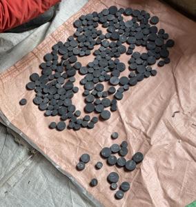 Boutons en corne de buffle en gros, noirs, tailles 16mm/19mm/21mm/23mm/26mm/29mm/31mm pour accessoires vestimentaires - Product Image 1