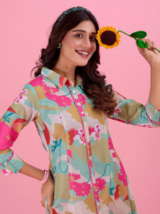 Vestido midi informal de verano hecho a mano en India, estilo vintage, con cuello en V, estampado floral, de crepé, con tiras, para mujer, estilo imperio. - Product Image 2