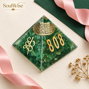 Pyramide en cristal vert, décoration en résine, ornement avec symbole doré, pour la maison, le bureau, cadeau - Product Image 3