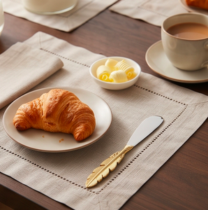 Ensemble de 4 couteaux à fromage au design plume, lame en acier inoxydable, manche doré, épandeur à beurre pour la cuisine - Product Image 4