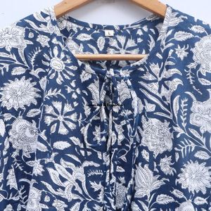 Belle robe en coton à motifs floraux, imprimée à la main, pour un usage décontracté. - Product Image 4