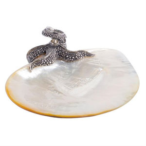 Centro de Mesa de Lujo con Textura Martillada, Bañado en Oro de Alta Calidad, Diseño Elegante, Tazones para Servir Comida, Utensilios de Cocina con Diseño de Macaw - Product Image 4