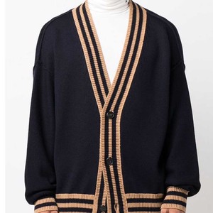 Cardigan respirant pour homme à col en V et boutons, avec manches rayées, style universitaire, en maille, style vintage preppy, vêtement de mode - Product Image 3