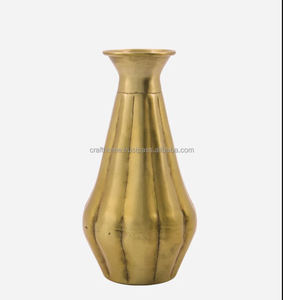 Venta al por mayor de grandes jarrones de Decoración de mesa y macetas de alta boda florero de Metal de oro antiguo hecho a mano latón de lujo florero de Navidad - Product Image 2