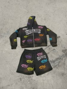 Ensemble de survêtement Gucha Sports pour homme, comprenant un sweat à capuche avec patch brodé personnalisé effet vieilli et un short de jogging en coton, style délavé à l'acide et vintage, idéal pour l'été. - Product Image 1