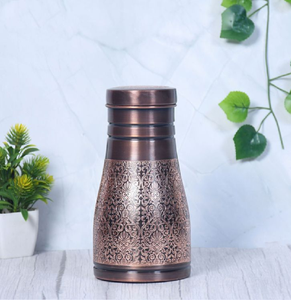 Bouteille unique en cuivre martelé avec une poignée vert citron vif pour un style de vie moderne, disponible à prix de gros. - Product Image 4