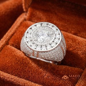 Anillo Halo de Moissanita en Plata de Ley 925, Anillo Redondo con Pavé, Joya Elegante de Lujo para Hombre y Mujer, Hecho en EE. UU. - Product Image 5