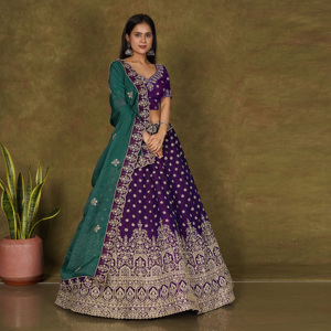Lehenga Choli en soie avec broderie dense sur toute la surface, dupatta contrastant et bordure ornée – Ensemble pour fêtes et plage - Product Image 4