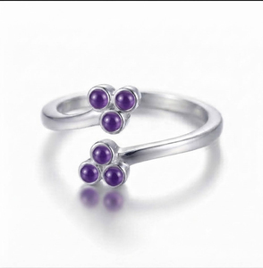 Bague ouverte en argent sterling 925 plaqué rhodium avec trois cabochons en pierres précieuses, style vintage, élégante et tendance, pour femme, de la marque Rhaya Jewels - Product Image 3
