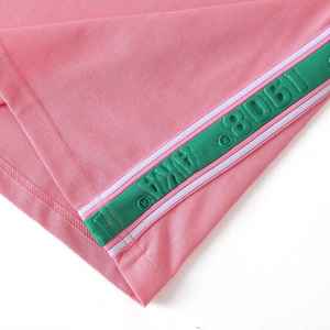 Camiseta AKA Pink Premium con relieve para mujer, diseño de letras griegas, tela de alta calidad, ajuste cómodo, cuello redondo informal - Product Image 3