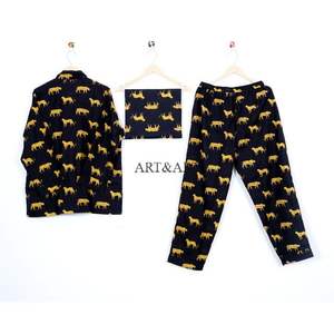 Pyjama de nuit pour femme, ensemble de pyjama de demoiselle d'honneur, chemise longue à col en V imprimée d'animaux, pyjama doux et confortable - Product Image 4