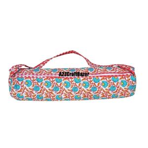 Sac de yoga en coton matelassé imprimé floral bleu fait à la main, support de rangement pour tapis, pliable, grande poche zippée, indien, épaisseur 3 mm - Product Image 1