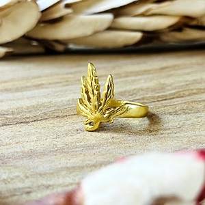 Bague Feuille de Cannabis Bohème Plaqué Or 18 carats pour Femme, Bijoux Hippie Délicats, Vente en Gros/OEM/ODM – Le Choix Préféré du Marché - Product Image 4
