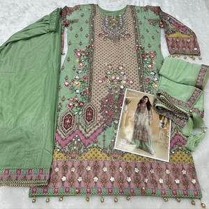 Élégant Ensemble Salwar Kameez Rose en Crêpe Premium Brodé avec Dupatta et Palazzo, Ornements de Paillettes et de Zari, pour Mariage Indien Hiver/Été - Product Image 6