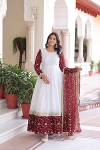 Robe de soirée en mousseline de soie brodée pour femme avec dupatta - Product Image 4