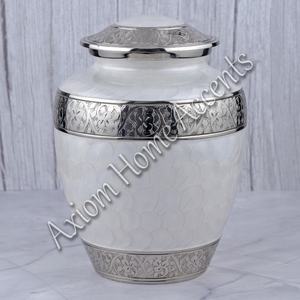 Urne funéraire moderne en aluminium avec un artisanat détaillé Un beau souvenir commémoratif par Axiom Home Accents - Product Image 1