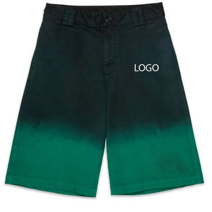 Pantalones cortos con efecto degradado para niños con diseño de logotipo personalizado, bolsillos laterales y traseros, hechos de material de algodón elástico para mayor comodidad. - Product Image 1