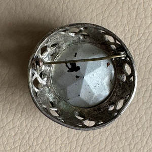 Broche Tradicional Antiguo Escocés en Tono Plateado con Bronce y Cristal de Citrino para Kilt, Fajas y Sombreros - Product Image 5