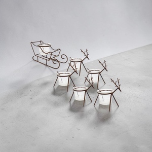 Ensemble de porte-bougies en métal modernes en forme de rennes avec traîneau, décorations de Noël, design artisanal - Product Image 1