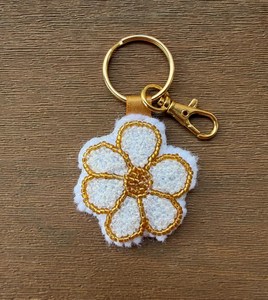 Llaveros Artesanales con Cuentas y Bordados, Elegantes Adornos para Bolsos para Mujeres, Niñas, Fiestas y Ocasiones Especiales - Product Image 4