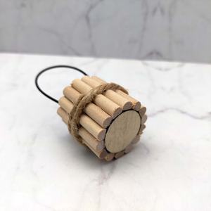 Mini seau en bois artisanal avec accent en ficelle de jute - Charme rustique, décoration pour maison de poupée, poignée flexible, échelle 1:12, artisanat DIY - Product Image 2