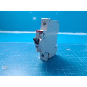 Disjoncteur miniature ABB S281W S281W K1A d'occasion – Pièces d'équipement semi-conducteur de génération précédente - Product Image 3