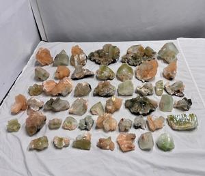 Lot de spécimens minéraux naturels et magnifiques en apophyllite verte foncée en forme de cube avec cristaux de stélabite pour collectionneur, exposition et décoration intérieure - Product Image 1