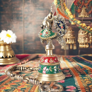 Cloche de paon en laiton élégante contemporaine et durable faite à la main pour la décoration intérieure Temple pièce maîtresse suspendue pour les festivités de Diwali - Product Image 1