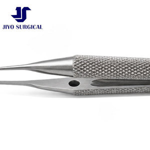 Pinzas Quirúrgicas Reutilizables O'Gawa de 4 1/4 Pulgadas con Eje Angulado de Precisión y Plataformas Anchas para Ataduras - Product Image 5