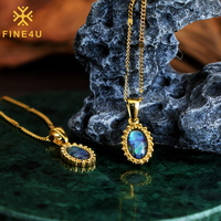 Collier unisexe en acier inoxydable plaqué or style Bohème avec chaîne Figaro et pendentif Fritillaire en coquillage naturel coloré pour mariages et fêtes