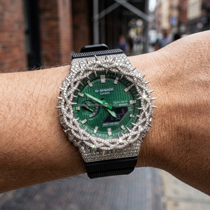 Reloj GA 2100 con esfera verde, modelo Thorn VVS Moissanite, reloj Thorn con moissanita de calidad premium, aprobado por un probador de diamantes. - Product Image 1