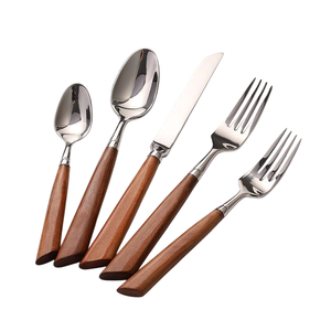 Ensemble de couverts modernes en acier inoxydable avec manches en bois, compatibles lave-vaisselle, design minimaliste, vaisselle de mariage - Product Image 1