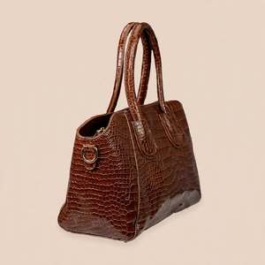 Sac fourre-tout à motifs pour femme, style tendance, en cuir véritable, imperméable, avec poignée durable et fermeture à rabat, pour usage extérieur, largeur 32 cm - Product Image 3