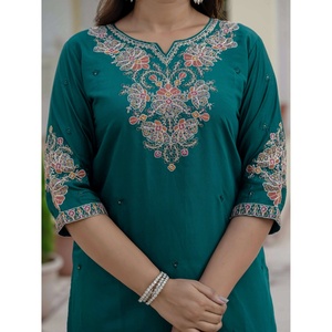 Ensemble élégant Kurti, pantalon et dupatta pour femmes - Product Image 1