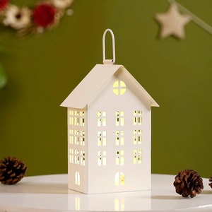 Farol de metal blanco con ventanas recortadas para decoración navideña del hogar - Product Image 1