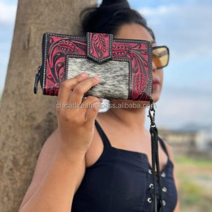 Nouveau Western élégant peau de vache usiné fourrure cuir bracelets embrayages femmes conçu sac à main vente chaude en cuir usiné portefeuilles uniques - Product Image 2