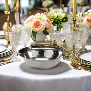 Bol en métal fait main avec bord ondulé organique, forme design pour une décoration moderne et luxueuse de la maison, idéal pour servir des aliments ou offrir en cadeau - Product Image 4