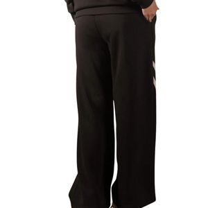 Pantalon de survêtement large noir et beige pour femme, taille élastique, décontracté, coupe ample, avec logo personnalisé, fabricant de vêtements OEM - Product Image 3