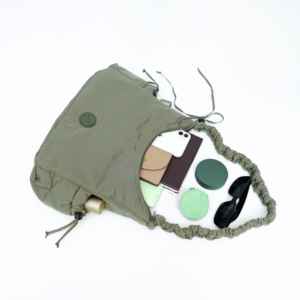 Sac à bandoulière moderne en tissu froissé de qualité supérieure avec fermeture éclair, sangle réglable et espace de rangement organisé - Product Image 5