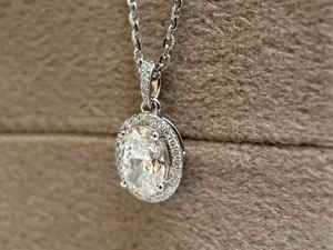 Collier pendentif halo en moissanite taille ovale pour femme, en argent 925, cadeau idéal pour anniversaire ou fête entre amies - Product Image 4