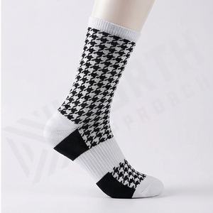 Basketball Seamless Athletic Sports <b>Socks</b> Custom Men Embroidery Breathable Durable Performance <b>Soft</b> Customized Color Fit Pairs - Product Image 3