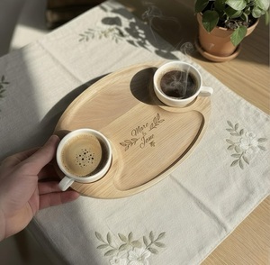 Plateau à café en bois de qualité commerciale personnalisé pour les couples, planche de service gravée, plateau utilitaire rustique pour espresso et restauration - Product Image 1