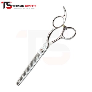 Ciseaux à effiler classiques TSI Barber pour une coupe lisse, ciseaux de coiffure pour la création de textures, la superposition et la mise en forme des cheveux en salon - Product Image 3